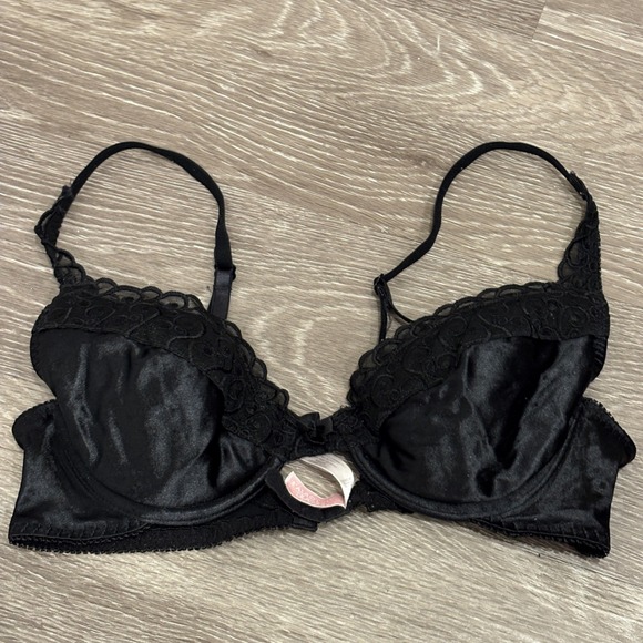 Victoria's Secret Other - VTG 00s Victoria's Secret Black Velvet Embroidered Lace Demi Underwire Bra 36